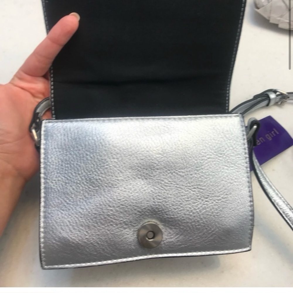 Metallic Zipper Crossbody - Picture 5 of 6
